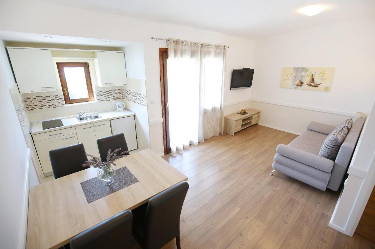 Apartmani Dane Sukošan Exterior foto
